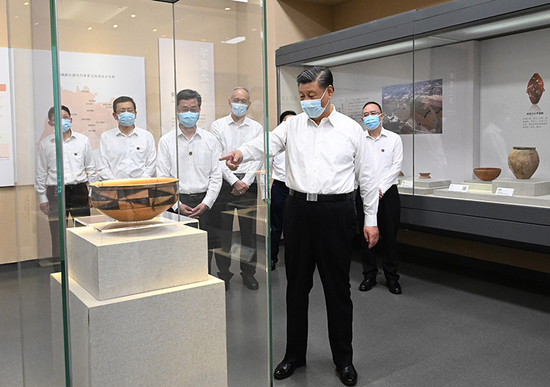 5月16日下午，中共中央總書記、國家主席、中央軍委主席習(xí)近平在前往陜西西安主持中國－中亞峰會途中，在山西運城博物館考察。